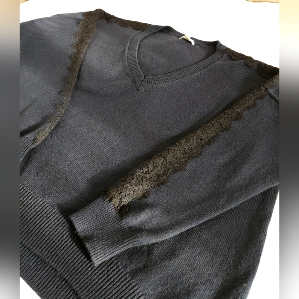 14th & Union V-Neck Sweater with lace detail. Size:1X